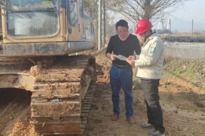 國網(wǎng)南京市溧水區(qū)供電公司對轄區(qū)現(xiàn)場施工進(jìn)行安全宣傳