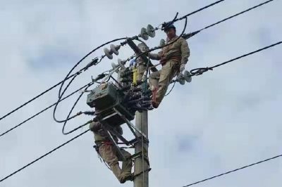 對(duì)前鋒鎮(zhèn)10千伏淮勝線2臺(tái)高壓開(kāi)關(guān)進(jìn)行更換