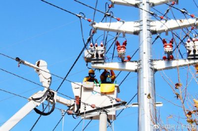 對10千伏農(nóng)場線10號桿真空開關(guān)設(shè)備線夾進(jìn)行帶電消缺