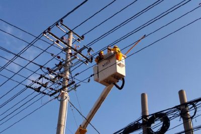 為李雅莊村新增的200千伏安變壓器接火送電