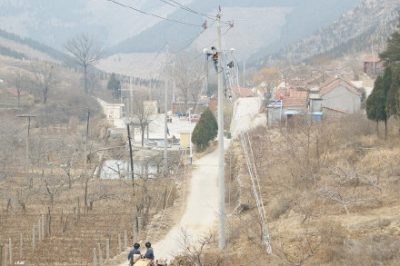 新增200千伏安變壓器1臺，新立15米電桿19基