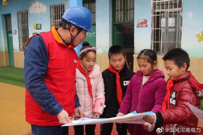 開(kāi)展安全用電宣傳進(jìn)校園活動(dòng)