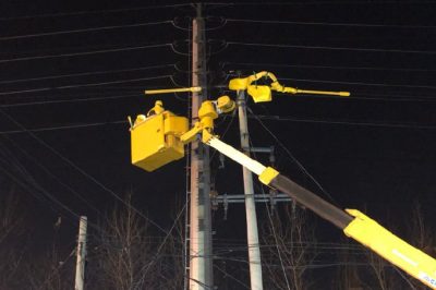 施展絕技帶電斷、接引流線恢復10千伏線路供電