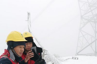 公司加強(qiáng)線路覆冰觀測應(yīng)對寒潮天氣