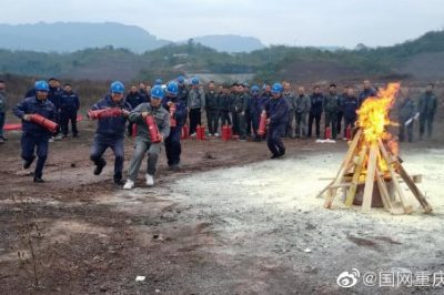 國(guó)網(wǎng)重慶綦南供電公司在12月4日至5日開(kāi)展了為期2天的應(yīng)急演練、消防知識(shí)培訓(xùn)活動(dòng)