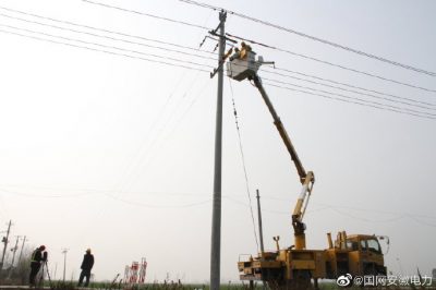 35千伏龍王廟變10千伏蘆西112線路，帶電安裝跌落式熔斷器