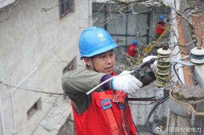 國(guó)網(wǎng)休寧縣供電公司為扶貧項(xiàng)目新建的民宿裝表接電