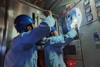 對星河?xùn)|四路公用箱變等電量損耗較高的臺區(qū)進行隱患整治排查