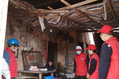 開展“關(guān)愛老人，為家居線路保安全”為主題的愛心志愿活動