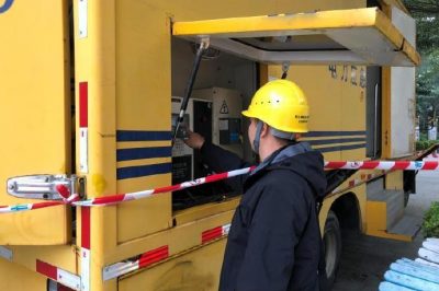 廣東陽(yáng)江海陵島供電局為馬拉松?！半姟弊o(hù)航