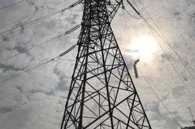 對(duì)南廣高鐵小湘段的兩條220千伏高鐵供電專線進(jìn)行計(jì)劃停電檢修