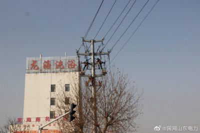 在10千伏旌旗一、二線37號塔處更換柱上開關2臺