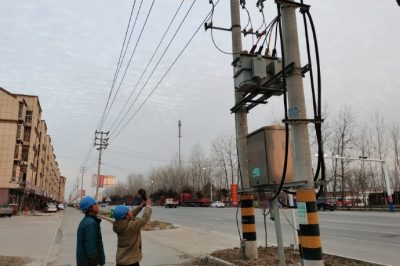 對配電變壓器、柱上開關等線路設備進行特巡、測溫