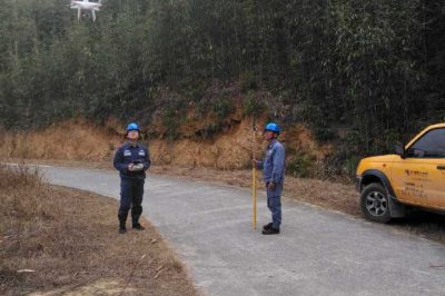 南方電網(wǎng)廣東肇慶供電局電“醫(yī)生”為線路設備“體檢”