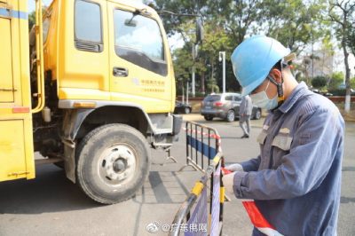 南方電網(wǎng)廣東東莞供電局的保電人員全程護航，助力“兩會”順利召開