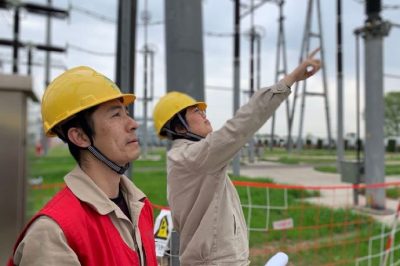 500千伏上河變的運維人員執(zhí)行站內(nèi)2號主變停役操作