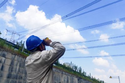 1000千伏安塘線開(kāi)展雨前特巡工作 1000千伏安塘線開(kāi)展雨前特巡工作