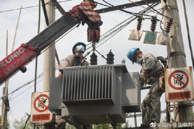 盛艾聯(lián)線三官廟3號(hào)臺(tái)區(qū)變壓器進(jìn)行增容改造 盛艾聯(lián)線三官廟3號(hào)臺(tái)區(qū)變壓器進(jìn)行增容改造