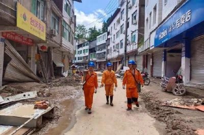 四川南充：搶通！營(yíng)山縣受災(zāi)區(qū)域正有序恢復(fù)供電