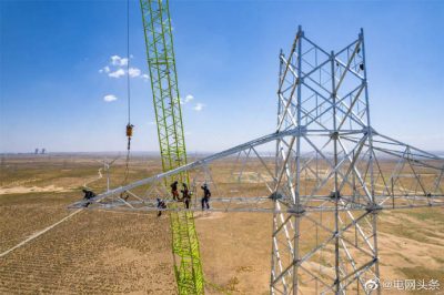 140.4米！西北最高電力鐵塔組立完畢