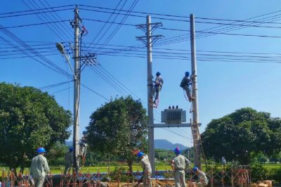 國網(wǎng)通山縣供電公司完成實驗中學(xué)畈泥分校新建臺區(qū)送電工作 國網(wǎng)通山縣供電公司完成實驗中學(xué)畈泥分校新建臺區(qū)送電工作